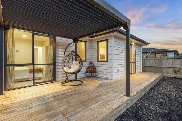 Photo of property in 14 Vinistra Road, Kumeu, 0810