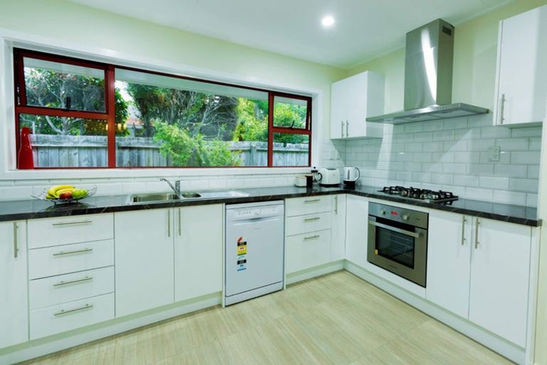 Photo of property in 37 Burnside Crescent, Burnside, Christchurch, 8053