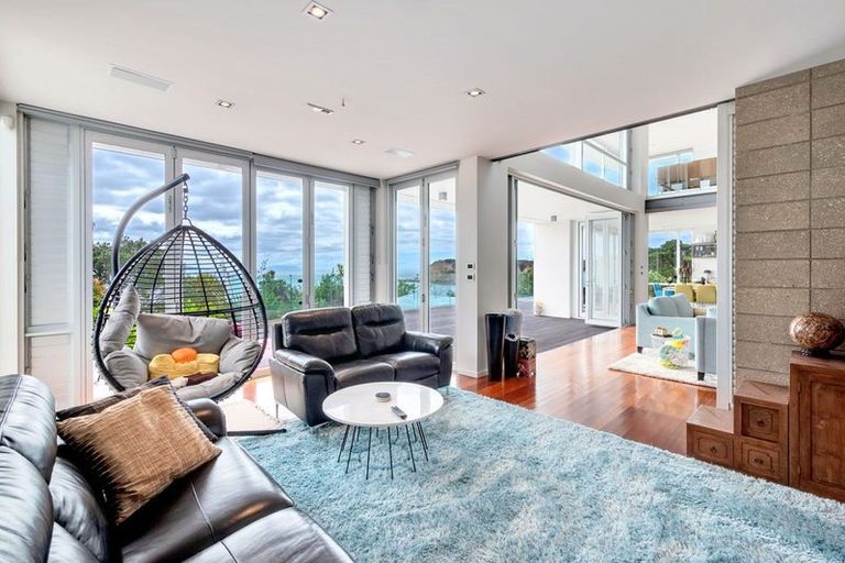 Photo of property in 1462 Whangaparaoa Road, Army Bay, Whangaparaoa, 0930