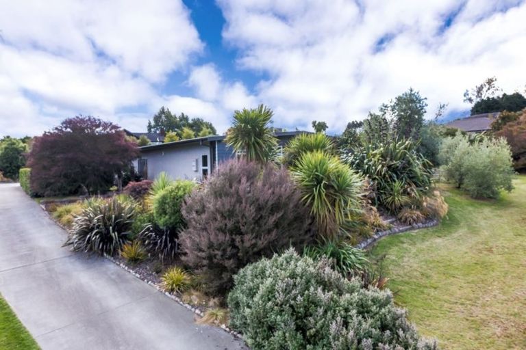 Photo of property in 27 Loch Views Road, Acacia Bay, Taupo, 3385