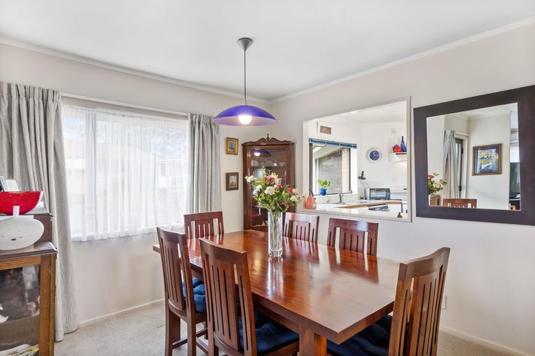 Photo of property in 23 Bosnyak Drive, Te Atatu South, Auckland, 0610