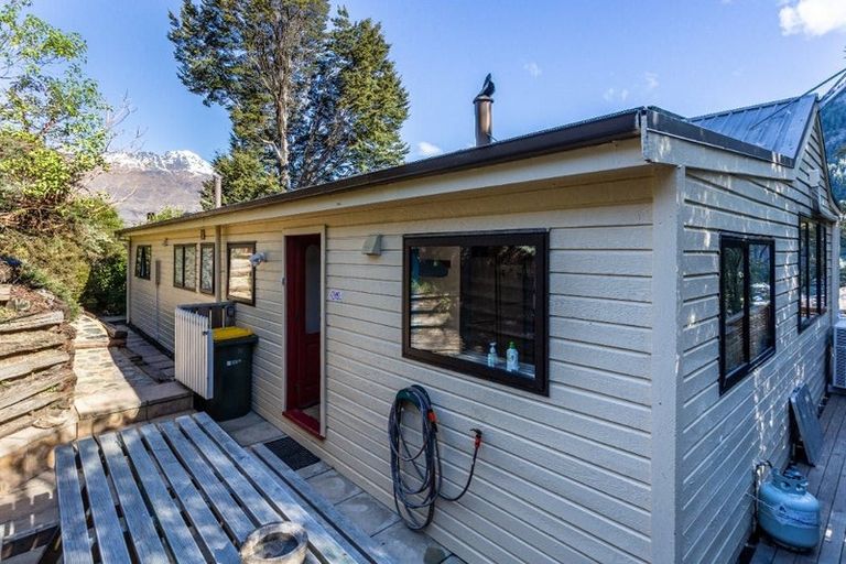 Photo of property in 26 Mackinnon Terrace, Sunshine Bay, Queenstown, 9300