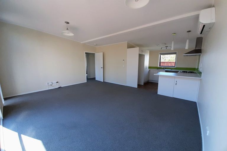 Photo of property in 39 Divich Avenue, Te Atatu South, Auckland, 0610