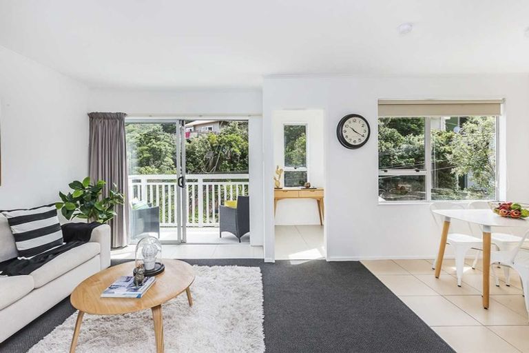 Photo of property in 2/59 Hungerford Road, Houghton Bay, Wellington, 6023