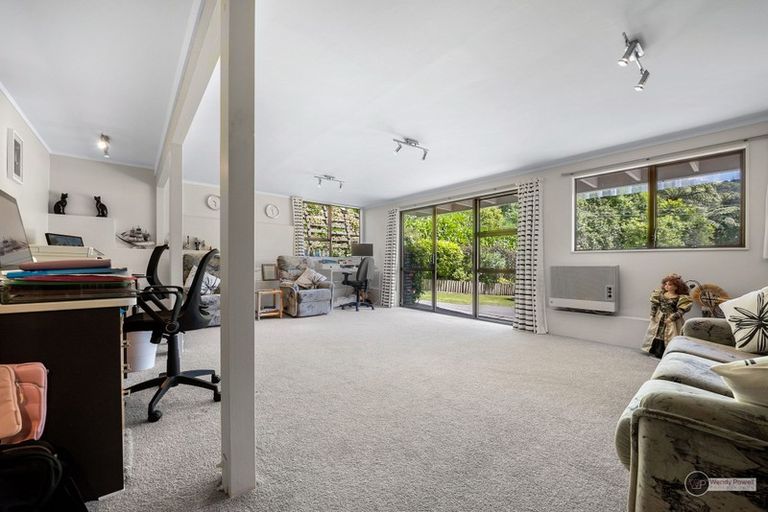 Photo of property in 3a Panorama Grove, Harbour View, Lower Hutt, 5010