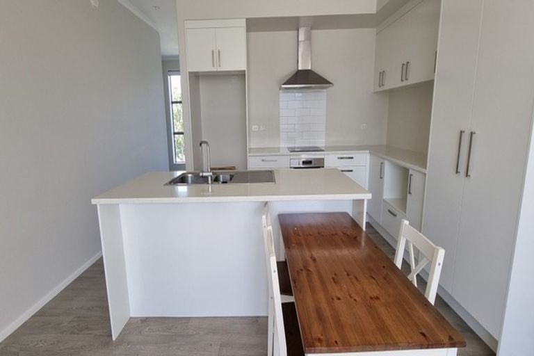 Photo of property in 17 Barbados Drive, Unsworth Heights, Auckland, 0632