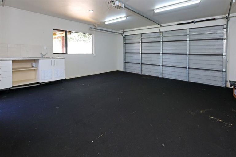 Photo of property in 74 Hetherington Road, Ranui, Auckland, 0612