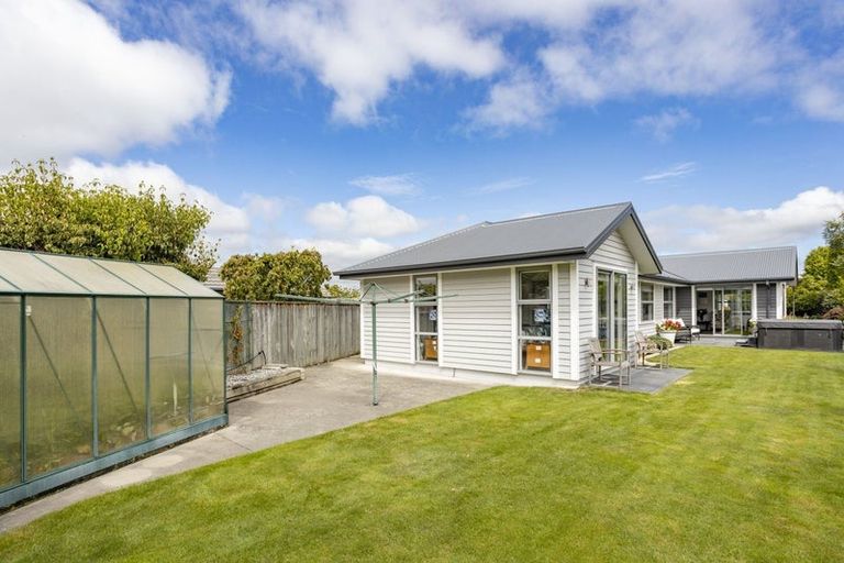 Photo of property in 15 Belgrave Drive, Rangiora, 7400