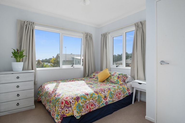 Photo of property in 16 Foundation Place, Glen Eden, Auckland, 0602