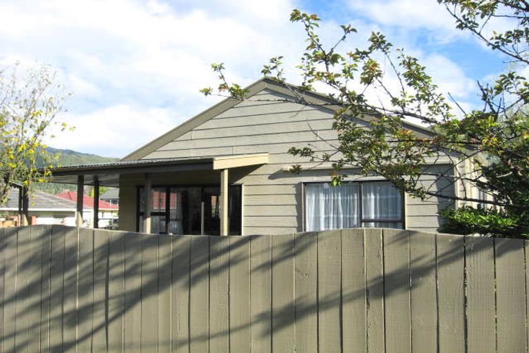 Photo of property in 2/92 Toi Toi Street, Toi Toi, Nelson, 7010