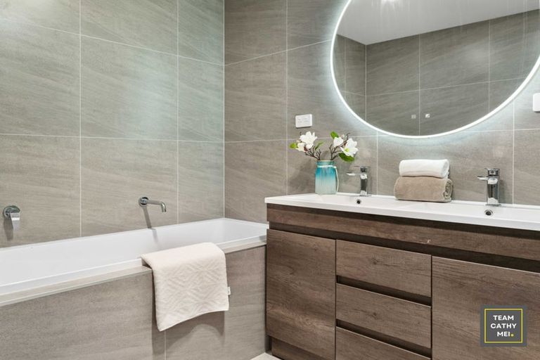 Photo of property in 6 Papa Takaro Lane, Flat Bush, Auckland, 2019