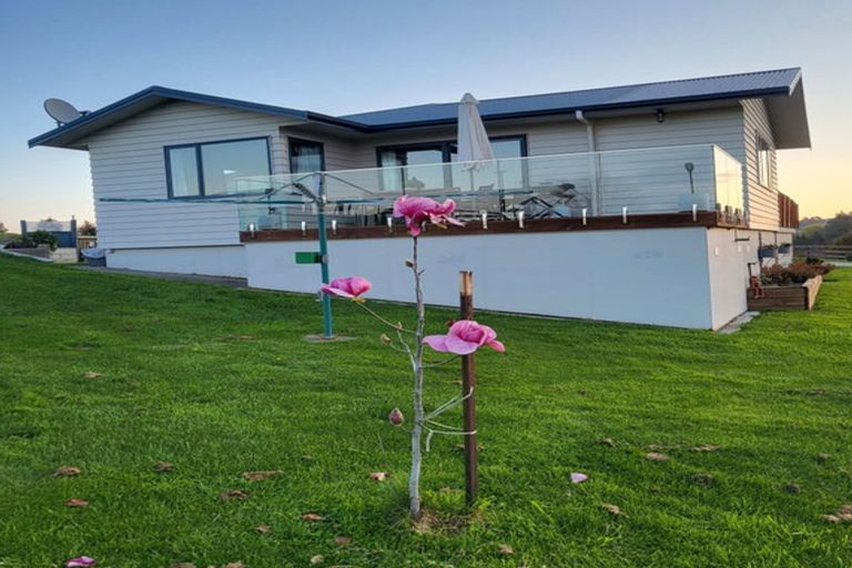 Photo of property in 1 Watts Street, Waipawa, 4210