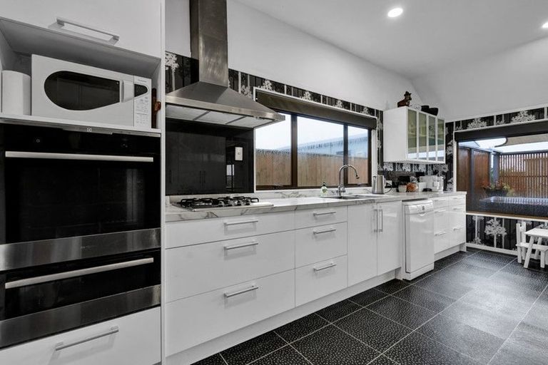 Photo of property in 5 Antonia Place, Bell Block, New Plymouth, 4312