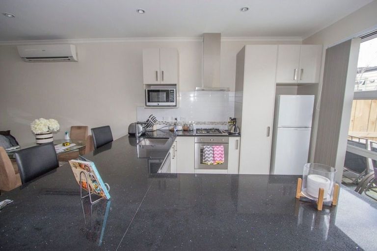 Photo of property in 17 Hakawai Avenue, Takanini, 2112