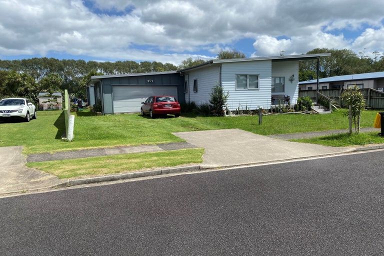 Photo of property in 8 Wells Place, Whitianga, 3510