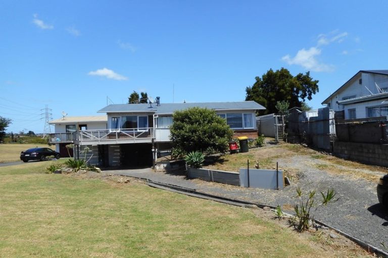 Photo of property in 2 Waimana Road, Conifer Grove, Takanini, 2112