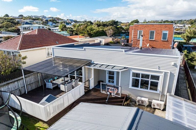 Photo of property in 13 Main Road, Titahi Bay, Porirua, 5022