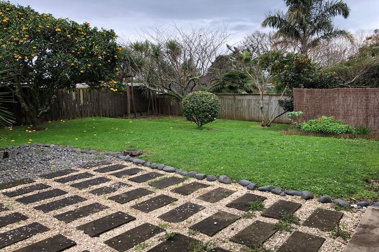 Photo of property in 43 Meadway, Sunnyhills, Auckland, 2010