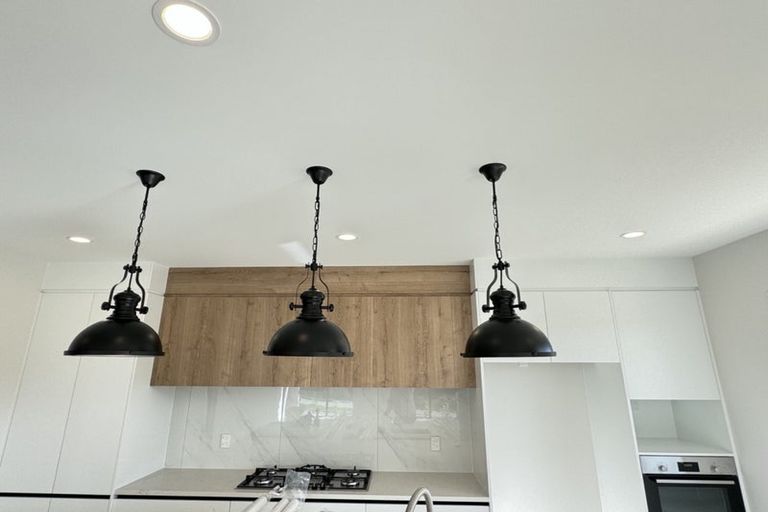 Photo of property in 130 Skulander Crescent, Orewa, 0931