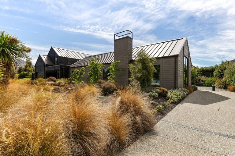 Photo of property in 8 Pendeen Crescent, Jacks Point, Queenstown, 9371