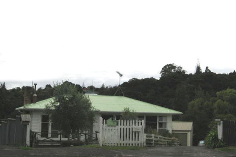 Photo of property in 1/5 Fuchsia Place, Birkdale, Auckland, 0626