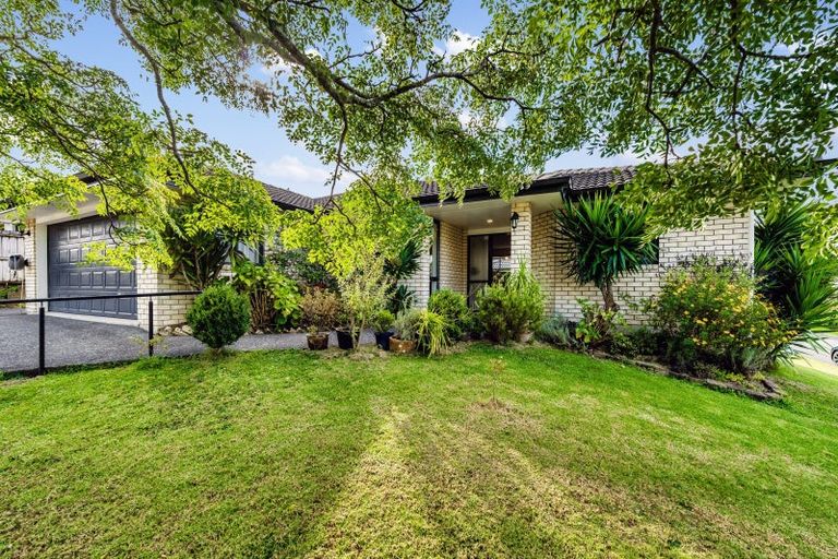 Photo of property in 17 Ruze Vida Drive, Massey, Auckland, 0614