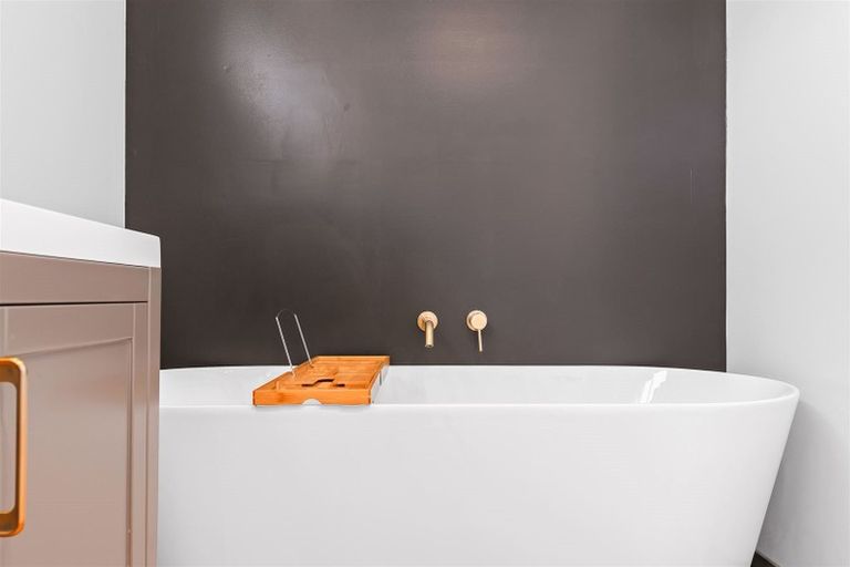 Photo of property in 20 Aorangi Road, Bryndwr, Christchurch, 8053