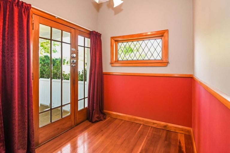 Photo of property in 9 Seddon Street, Dannevirke, 4930