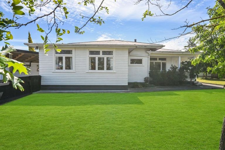 Photo of property in 9 Seddon Street, Dannevirke, 4930
