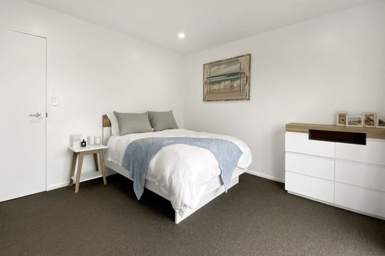 Photo of property in 2/49 Fields Parade, Oteha, Auckland, 0632