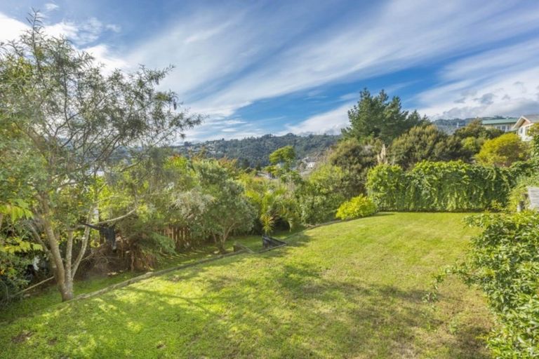 Photo of property in 17 Greenwich Grove, Stokes Valley, Lower Hutt, 5019