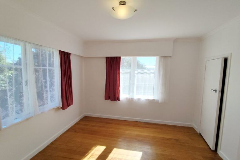 Photo of property in 26 Larnoch Road, Henderson, Auckland, 0610