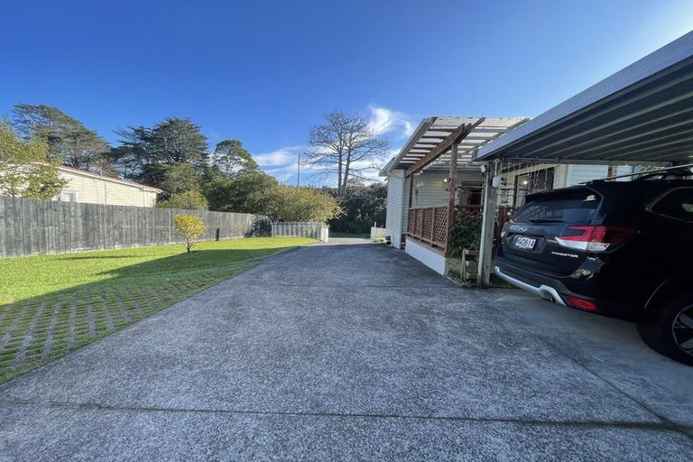 Photo of property in 6 Godley Road, Green Bay, Auckland, 0604
