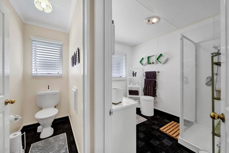 Photo of property in 9 Beech Place, Hawera, 4610