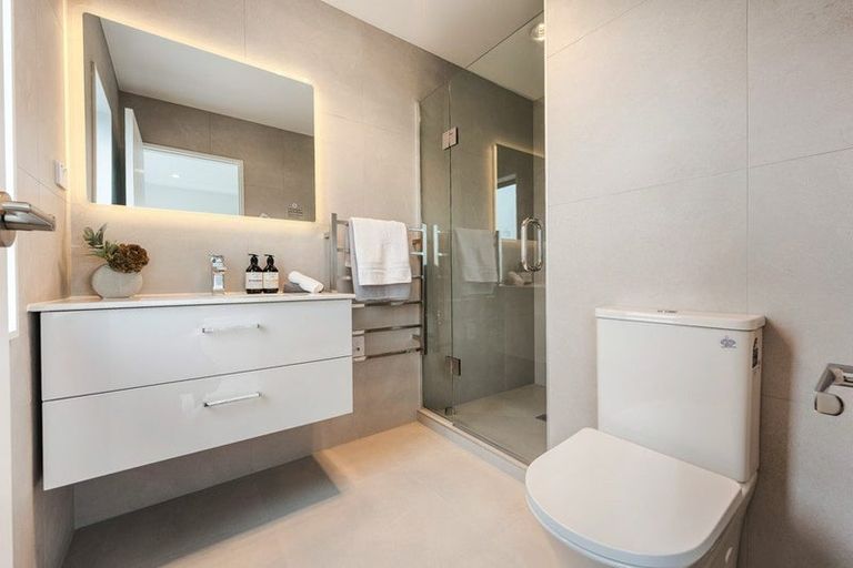 Photo of property in 35 Observation Green, Hobsonville, Auckland, 0616