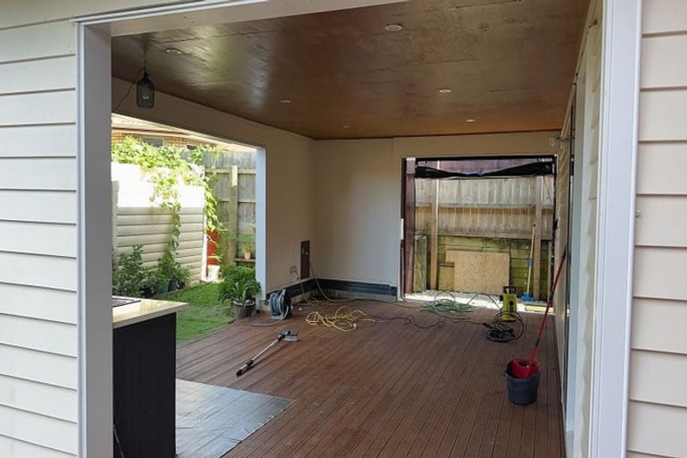 Photo of property in 56a Hutchinson Avenue, New Lynn, Auckland, 0600