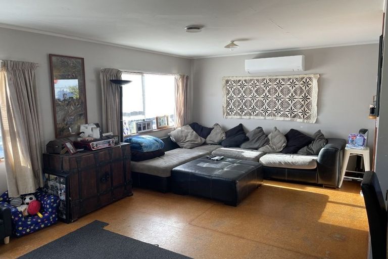 Photo of property in 58 Unsworth Drive, Unsworth Heights, Auckland, 0632