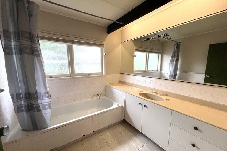 Photo of property in 23 Serrita Avenue, Sunnyhills, Auckland, 2010