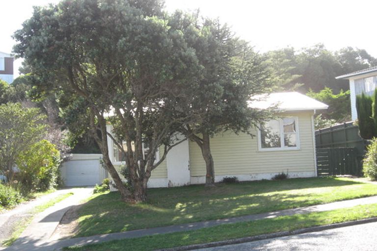 Photo of property in 63 Gloaming Hill, Titahi Bay, Porirua, 5022