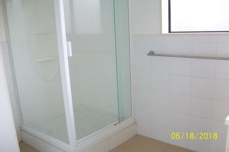 Photo of property in 1/10 Netherlands Avenue, Kelston, Auckland, 0602