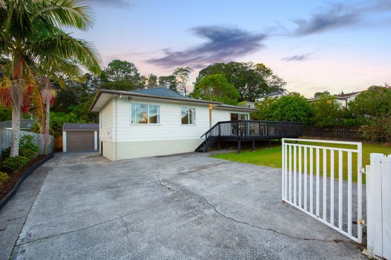 Photo of property in 18 Alidade Place, Massey, Auckland, 0614