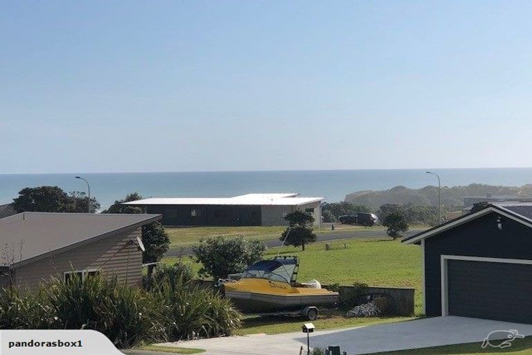 Photo of property in 6 Tua Tua Place, Baylys Beach, Dargaville, 0377