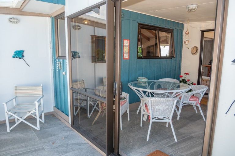 Photo of property in 39 Seaview Road, Cable Bay, 0420