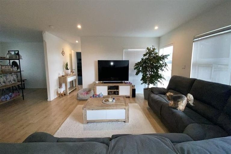 Photo of property in 7 Kingfisher Road, Silverdale, 0932
