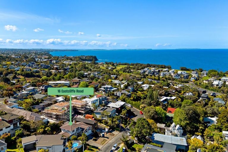 Photo of property in 16 Eastcliffe Road, Castor Bay, Auckland, 0620