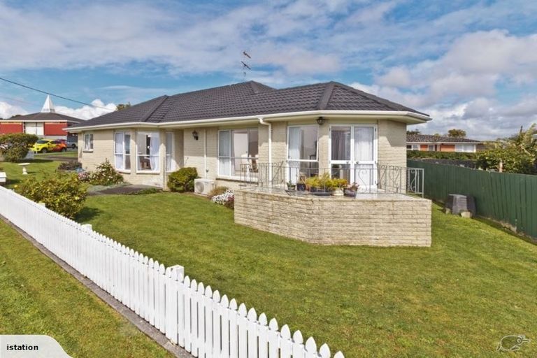 Photo of property in 2/5 Fenwick Avenue, Milford, Auckland, 0620