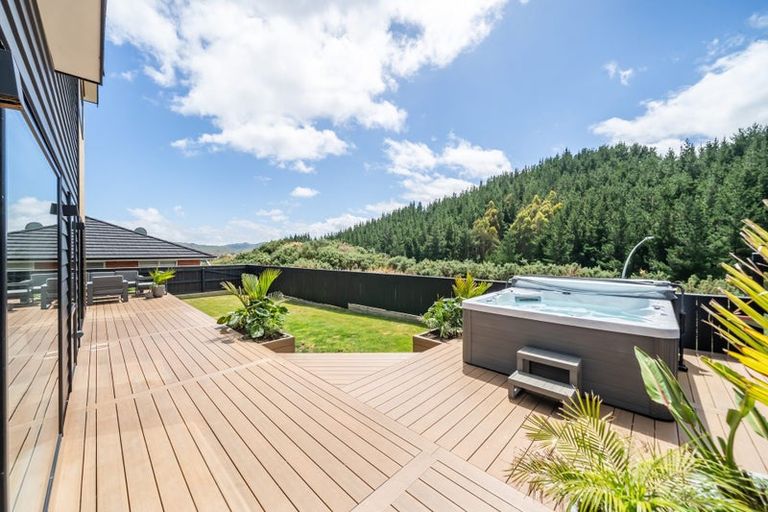 Photo of property in 15 Weatherdeck Close, Whitby, Porirua, 5024