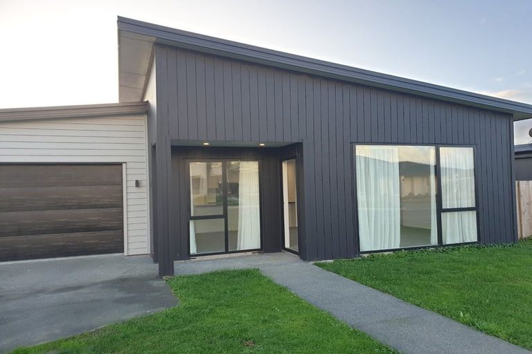 Photo of property in 10 Mutetai Road, Clarks Beach, 2122