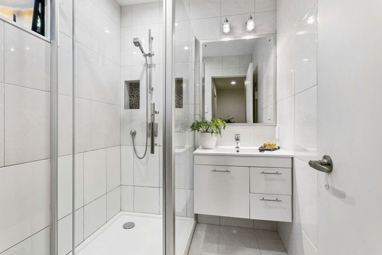 Photo of property in 1/25 Nigel Road, Browns Bay, Auckland, 0630