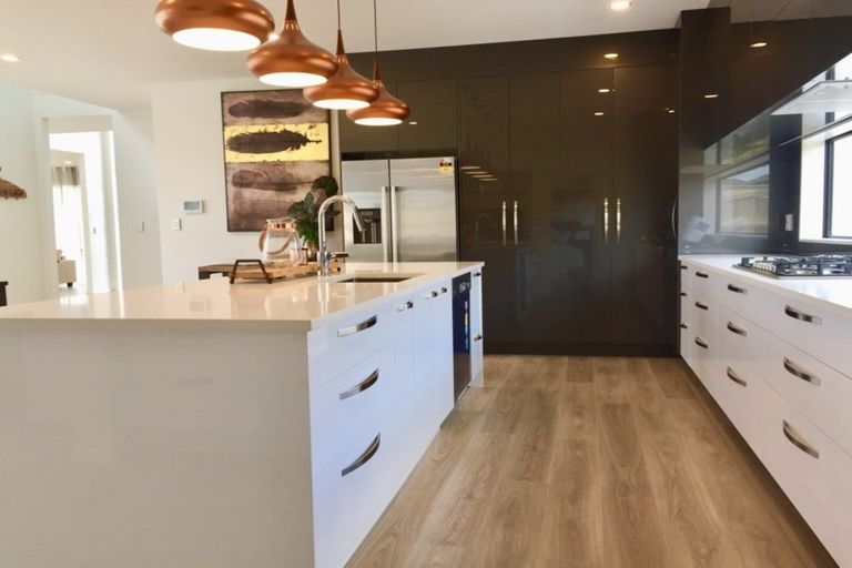 Photo of property in 117 Karepiro Drive, Stanmore Bay, Whangaparaoa, 0932